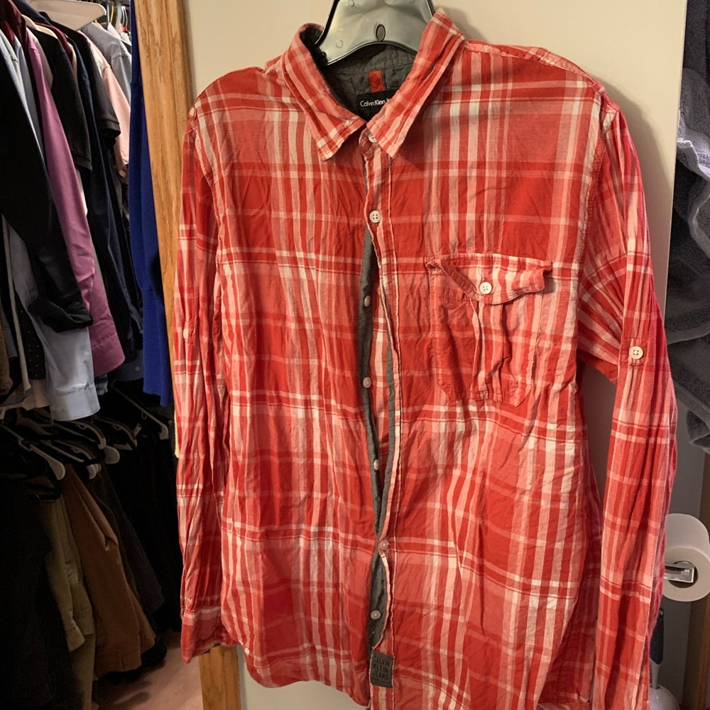 Men’s plaid casual button down